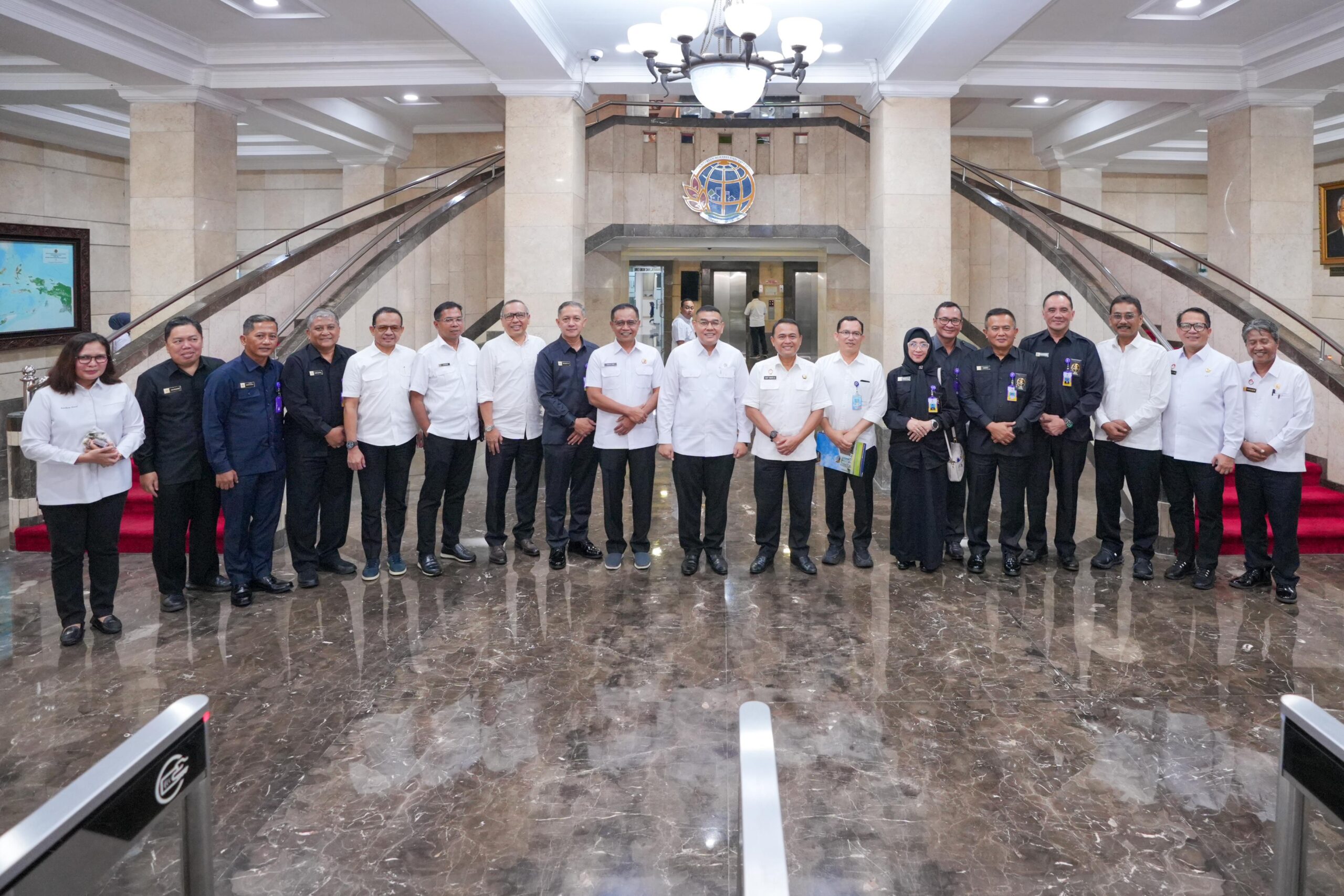 Kementerian Agraria dan Tata Ruang/Badan Pertanahan Nasional (ATR/BPN)
Terima Kunjungan P3N LEMHANNAS RI, Wamen Ossy Sampaikan Peran Kementerian ATR/BPN dalam Hilirisasi