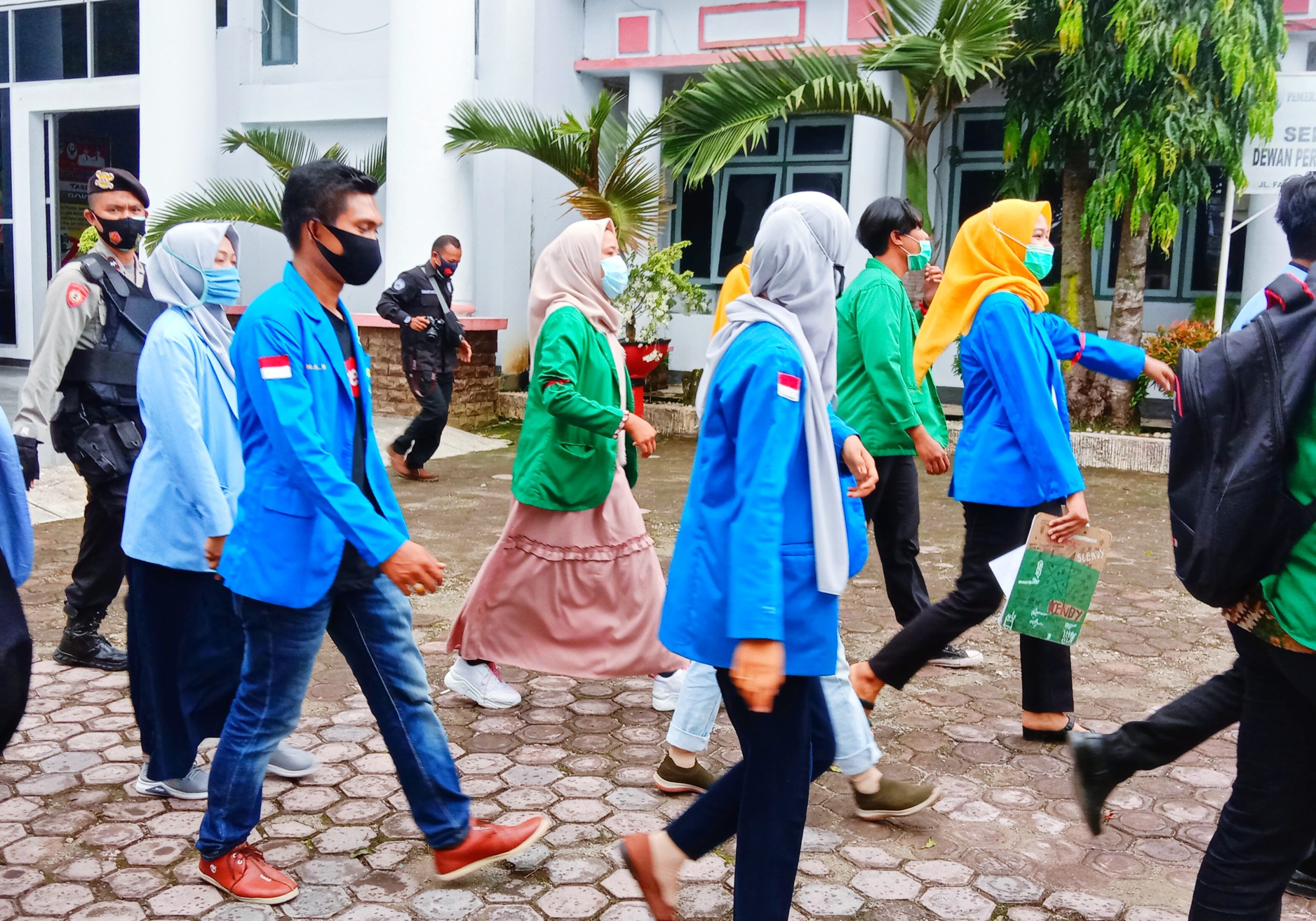 Marzan Ruslan dikenal sebagai sosok yang pernah ditempa dalam dinamika organisasi Pergerakan Mahasiswa Islam Indonesia (PMII). Di masa mudanya, ia aktif menyuarakan aspirasi, mengawal isu-isu kerakyatan, serta membangun semangat persatuan di kalangan mahasiswa.
